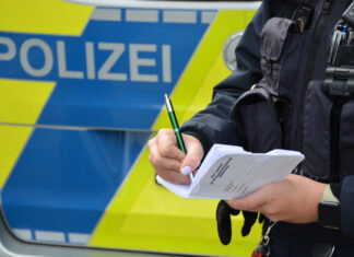 Die Polizei ermittelt nach einer Unfallflucht. Symbolfoto: Polizei