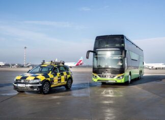 Mit drei Verbindungen ist FlixBus am Flughafen Düsseldorf gelandet. Das globale Travel-Tech-Unternehmen stärkt die Anbindung des Airports. Foto: Flughafen Düsseldorf / Giulio Coscia