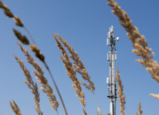 Ein solcher Schleuderbetonmast soll das Netz in Haan verbessern. Foto: Deutsche Funkturm