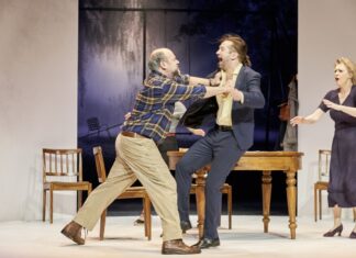 Das Theaterstück „Dinge, die ich sicher weiß“ gastiert am 05.02.2025 in der Stadthalle Erkrath. Foto: Oliver-Fantitsch