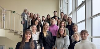 Ruzica Susenburger (v. l.) und die Studierenden der Heinrich-Heine-Universität. Foto: Kreis ME
