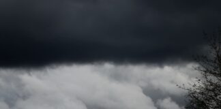 Die Sturmfront zieht derzeit über Velbert hinweg. Foto: Volkmann