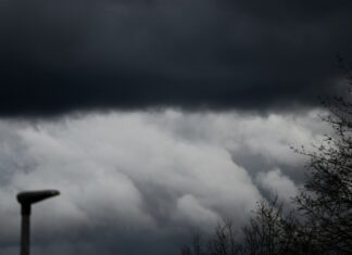 Die Sturmfront zieht derzeit über Velbert hinweg. Foto: Volkmann