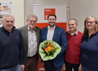 Sabine Haesen mit Lutz Grätz, Gerd-Peter Heinrichs, Pat Kreß und Bernhard Hadaschick. Foto: SPD