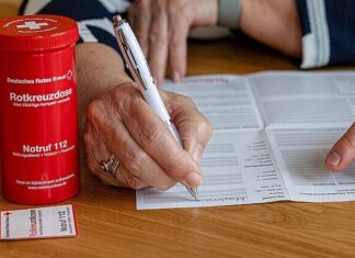 Die Notfalldose des Roten Kreuzes kann im Ernstfall helfen. Foto: DRK