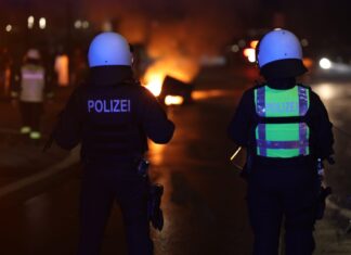 Die Polizei im Einsatz in Erkrath. Foto: Feuerwehr Erkrath