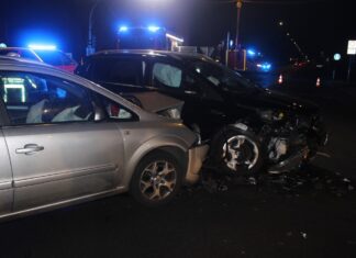 In Langenfeld-Immigrath kam es in der Nacht auf Mittwoch zu dem Crash. Foto: Polizei