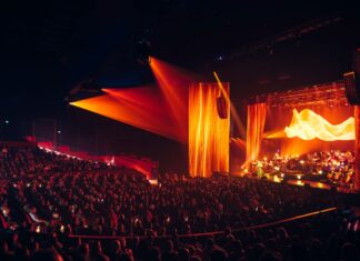 Komplett ausverkauft war das Metronom-Theater in Oberhausen. Foto: Semmel Concerts/Milan Schmalenbach