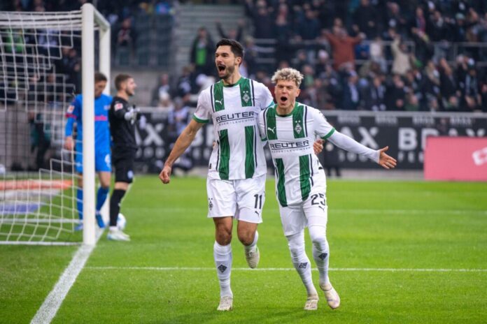 Kleindienst (l.) und Gladbach treffen auf die Bayern.