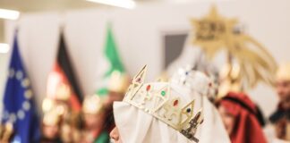 Nordrhein-Westfalens Ministerpräsident Hendrik Wüst (CDU) lobt das Engagement der Sternsinger für die Kinder der Welt. (Archivbild)