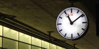 Eine Uhr an einem Bahnhof. Foto: pixabay