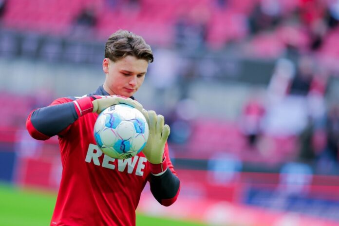 Jonas Urbig soll laut Spekulationen zum FC Bayern München wechseln.