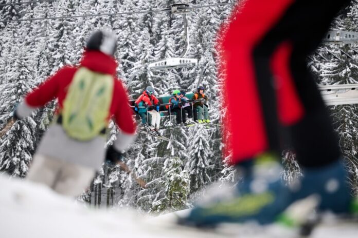 Rund 20 Skigebiete im Sauerland hatten am Wochenende geöffnet. 80 Ski- und Rodellifte waren in Betrieb. (Symbolbild)