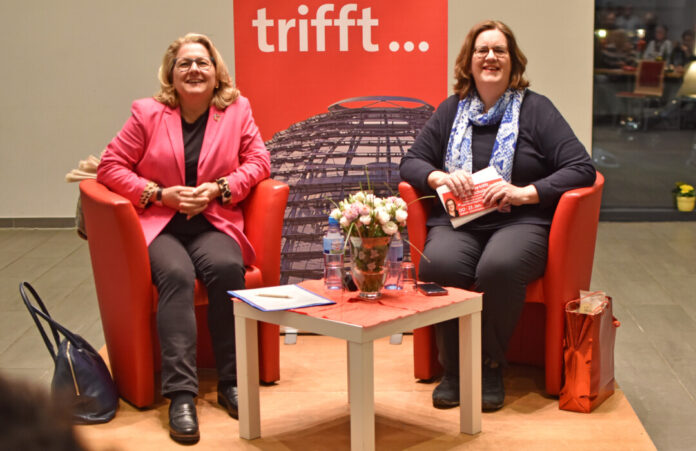 Bundesentwicklungsministerin Svenja Schulze mit der Bundestagsabgeordneten Kerstin Griese. Foto: Büro Griese