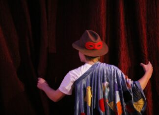 Ein Schauspieler auf einer Bühne. Foto: pixabay