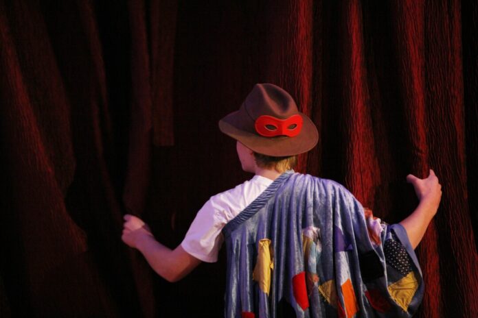 Ein Schauspieler auf einer Bühne. Foto: pixabay
