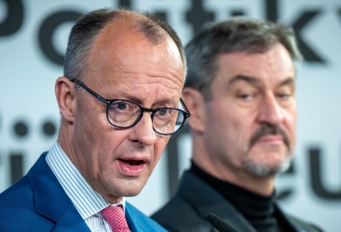 Friedrich Merz und Markus Söder (rechts) sind bisher nicht unbedingt als Freunde bekannt. (Archivbild)