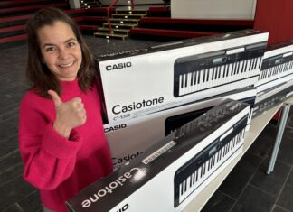 Anna-Maria Kels freut sich über die musikalische Unterstützung durch des Förderverein des SGW. Foto: FV Gymnasium