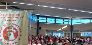 Ganz in Rot und Weiß erstrahlte der Ratssaal während der närrischen Fraktionssitzung der CDU. Foto: CDU-Fraktion Ratingen