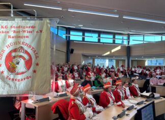 Ganz in Rot und Weiß erstrahlte der Ratssaal während der närrischen Fraktionssitzung der CDU. Foto: CDU-Fraktion Ratingen