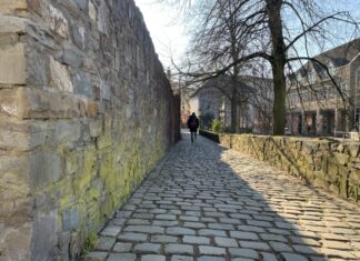 Die Pflaster-Sanierung des oberen Wehrgangs beginnt am 24. Februar auf dem Abschnitt zwischen der Düsseldorfer und der Minoritenstraße, der während der Arbeiten gesperrt werden muss. Foto: Stadt Ratingen