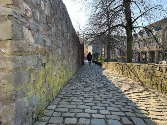 Die Pflaster-Sanierung des oberen Wehrgangs beginnt am 24. Februar auf dem Abschnitt zwischen der Düsseldorfer und der Minoritenstraße, der während der Arbeiten gesperrt werden muss. Foto: Stadt Ratingen