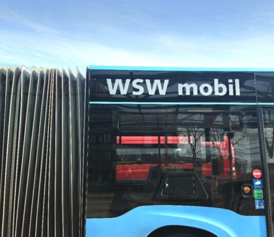 „Tönisheide Mitte“: Städtische Anordnung hat Folgen für Autofahrer Ein Bus der WSW Mobil ist zu sehen. Foto: Volkmann