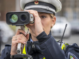 Velbert: Doppelt so schnell unterwegs Die Polizei hat unangekündigt eine Geschwindigkeitskontrolle durchgeführt. Symbolbild: Polizei