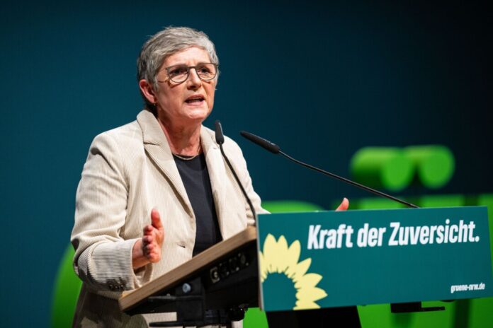 Britta Haßelmann zieht voraussichtlich über die Landesliste in den Bundestag ein. (Archivbild)