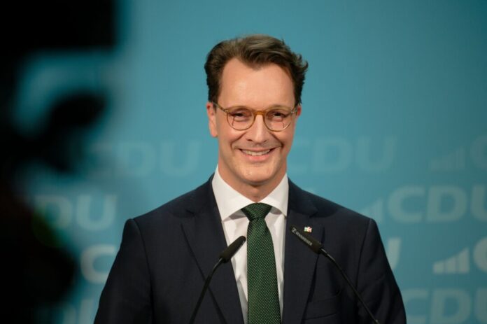 Wüst appelliert an die Verantwortung der demokratischen Mitte.