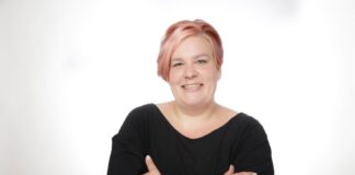 Anna Tefert liest aus Silke Bogers Buch "Mädchenklo“. Fotorechte: Anna Tefert