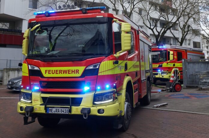 An der Jenaer Straße war die Feuerwehr Ratingen im Einsatz. Foto: FW Ratingen