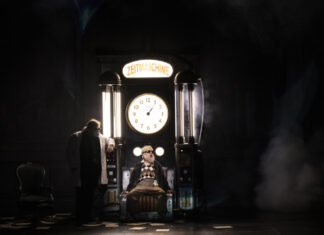 Erik Rousi als Méphistophélès mit Sangmin Jeon als Dr. Faust. Foto: Matthias Jung