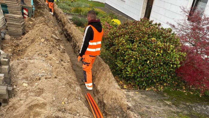 Leitungsarbeiten für das Breitbandinternet. Foto: Greenfiber