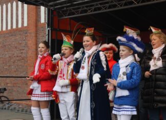Für reichlich Stimmung sorgte das Gardebiwak auch dieses Jahr. Foto: Prinzengarde Rot-Weiss
