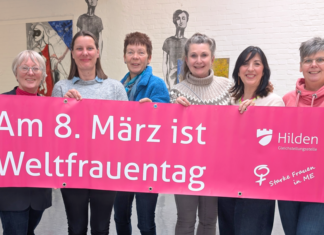 Kirsten Max (Stadt Hilden), Nicole Krengel (Stadt Haan), Anne Pollmann (Stadt Erkrath), Regina Konrad (Stadt Monheim), Franca Calvano (Stadt Wülfrath) und Gudrun Kraft (Stadt Langenfeld) bei der Gleichstellungskonferenz im Kunstraum Gewerbepark-Süd in Hilden. Foto: Stadt Hilden