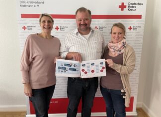 Simone Pesch (l.) mit Jennifer Kranz und Stefan Vieth. Foto: DRK KV Mettmann