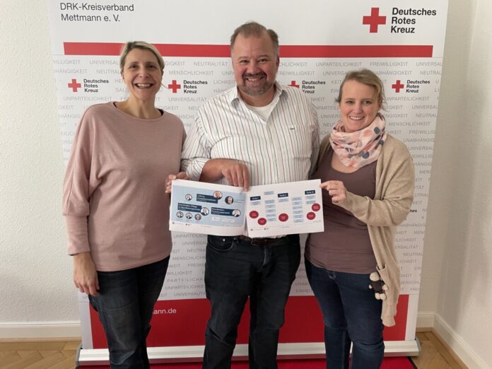 Simone Pesch (l.) mit Jennifer Kranz und Stefan Vieth. Foto: DRK KV Mettmann