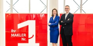 Beate Händeler und Udo Zimmermann blicken mit Freude auf das vergangene Geschäftsjahr zurück. Foto: Sparkasse HRV