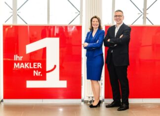 Beate Händeler und Udo Zimmermann blicken mit Freude auf das vergangene Geschäftsjahr zurück. Foto: Sparkasse HRV