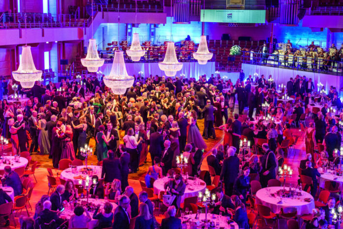 Die Ballnacht in der Philharmonie Essen im vergangenen Jahr. Foto: Foto: Volker Wiciok