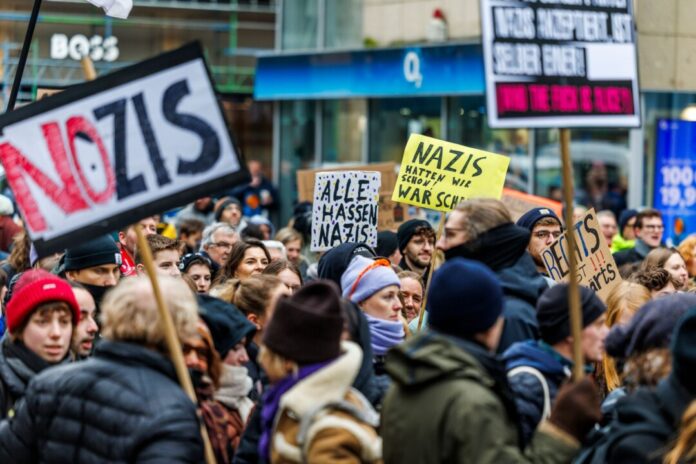 Tausende Menschen wollen kurz vor der Wahl gegen einen Rechtsruck in Deutschland demonstrieren. (Archivbild)