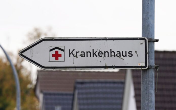 In einigen ländlichen Regionen in Nordrhein-Westfalen ist das nächste Krankenhaus bei einem Notfall nicht in 20 Minuten mit dem Auto erreichbar. 