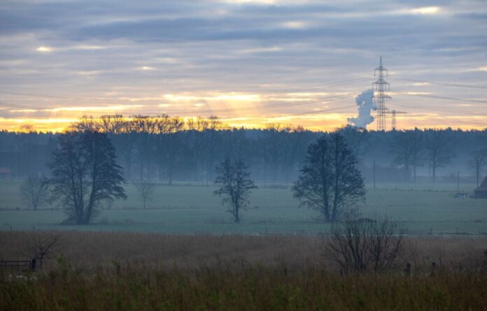 Der Deutsche Wetterdienst erwartet Nebel in NRW. (Symbolbild)