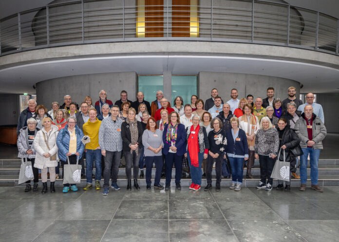 Die Gruppe im Paul-Löbe-Haus des Bundestages Quelle: BPA / StadtLandMensch