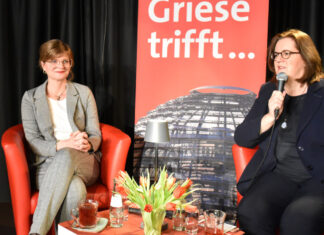Sarah Philipp und Kerstin Griese auf der kleinen Bühne. Foto: Büro Griese