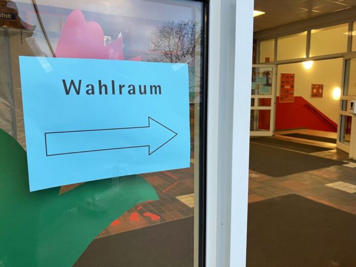 Wahllokale befinden sich oft in Schulen. In Herne öffnete eines erst mit Verzögerung, weil die Türen nicht aufgeschlossen werden konnten. 