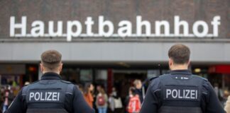 Die Polizei wird an Bahnhöfen in NRW über die Karnevalstage verstärkt Kontrollen durchführen. (Symbolbild)
