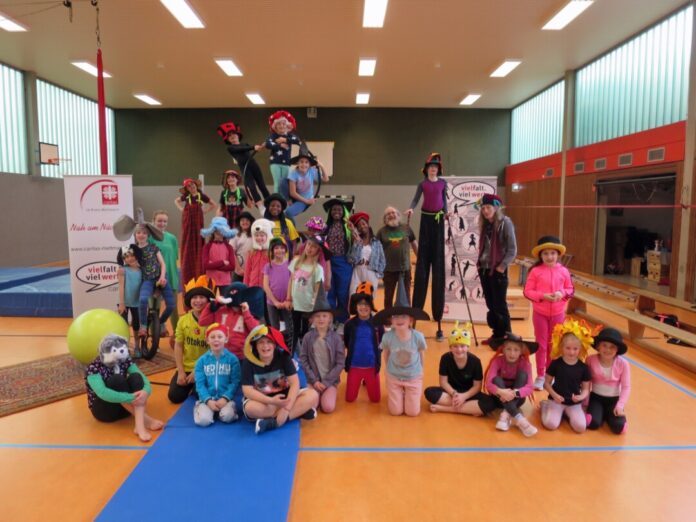 Der „Osterferienzirkus“ ist ein Spiel- und Sportangebot für Kinder. Foto: Caritas/Richartz