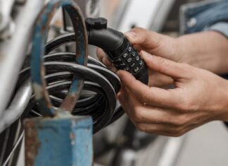 Ein teures Fahrrad sollte nicht nur gesichert, sondern auch versichert sein. Foto: VZ NRW/adpic